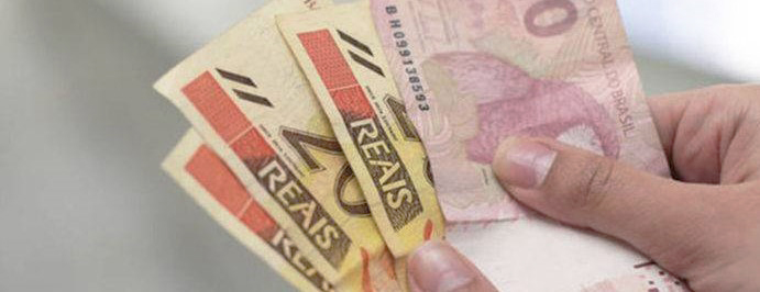 Câmara aprova MP que elevou salário mínimo para R$ 1.100 em janeiro  